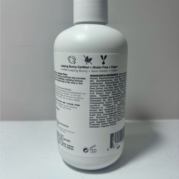 IGK Extra Love Conditioner Volume and Thickening for Luxurious Locks - Picture 2 of 4